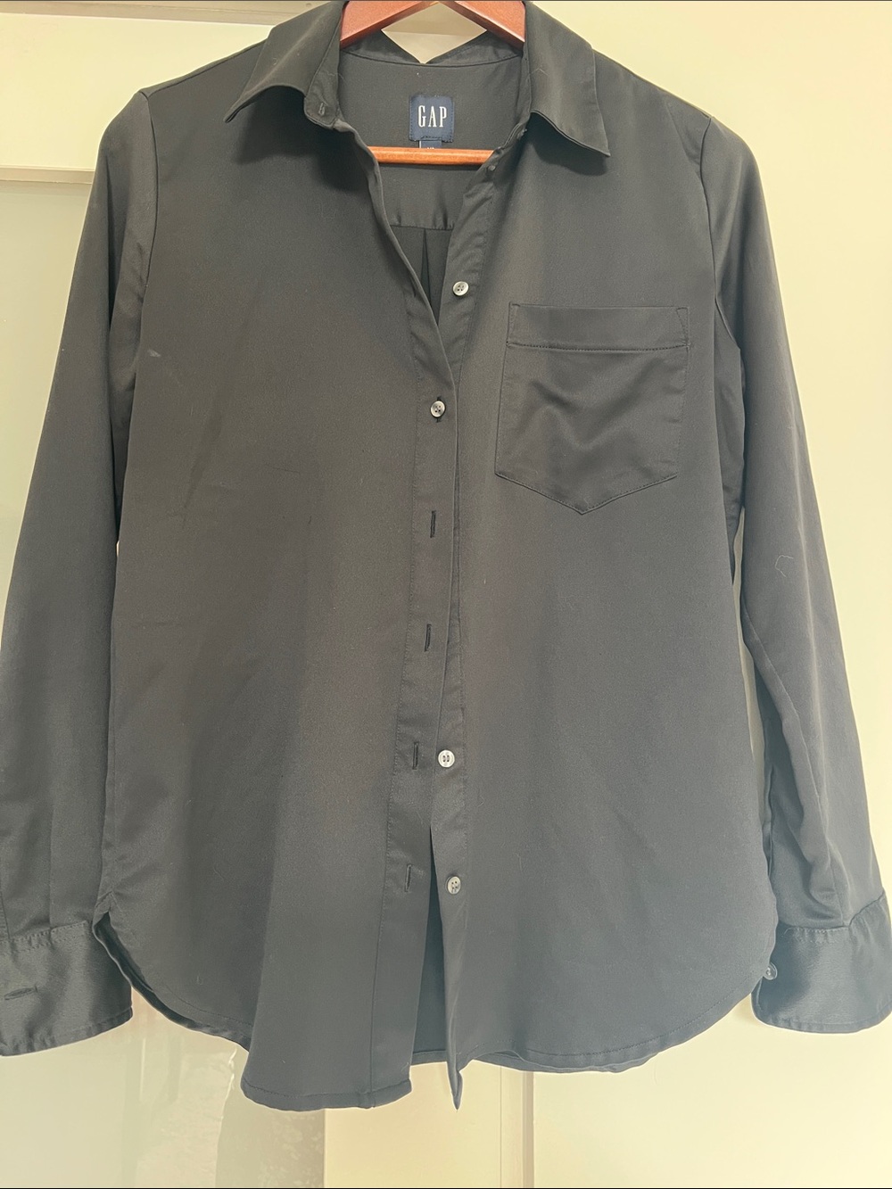 GAP Women’s Atlas Solid Black Long-Sleeve Button Shirt